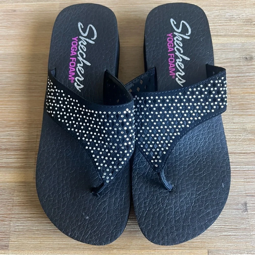 Skechers Women’s Yoga Foam Sparkle Thong Sandals Size 8 Comfort Flip Flops - Picture 2 of 11